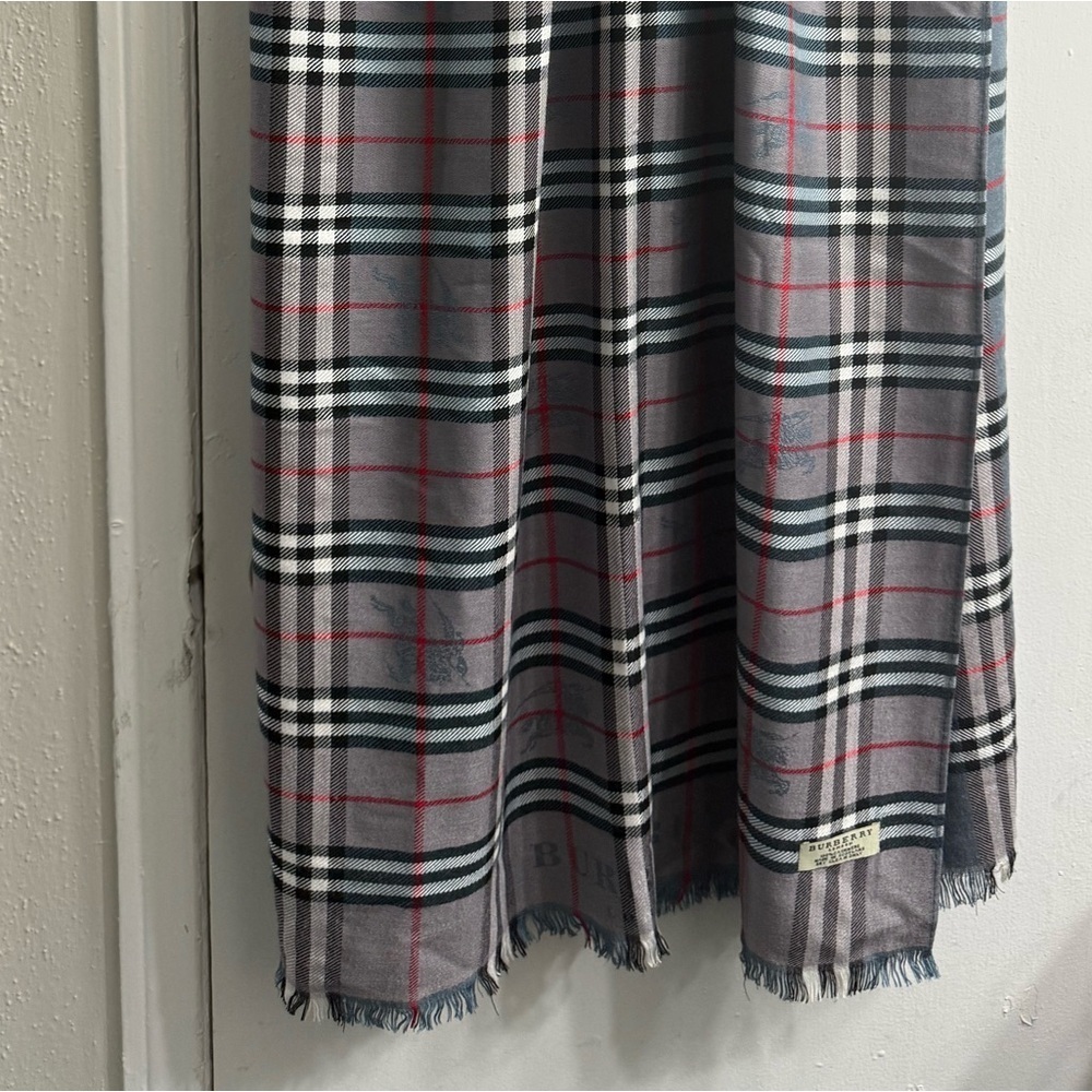 Burberry scarf 🧣 74x27 - Picture 4 of 6